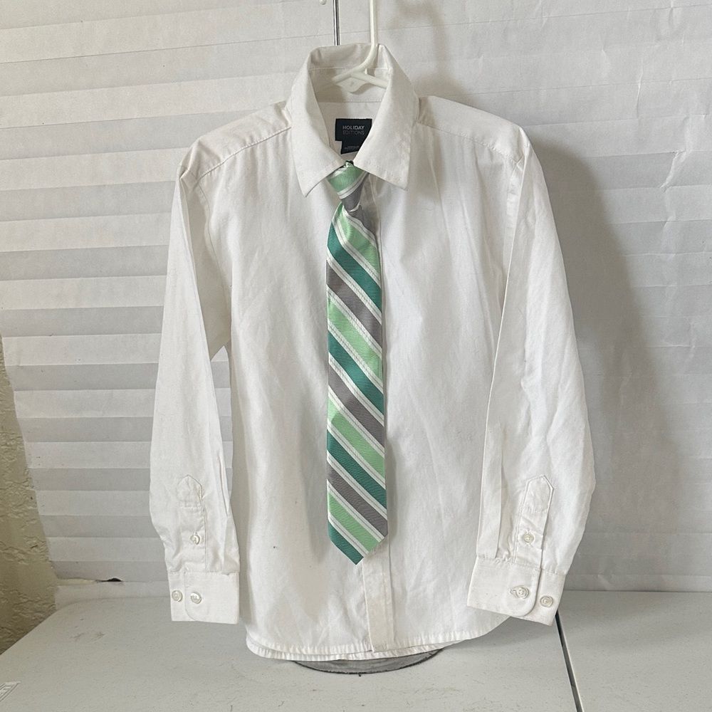 Holiday Editions Boys White Button‑Up Shirt & Green Clip‑On Tie